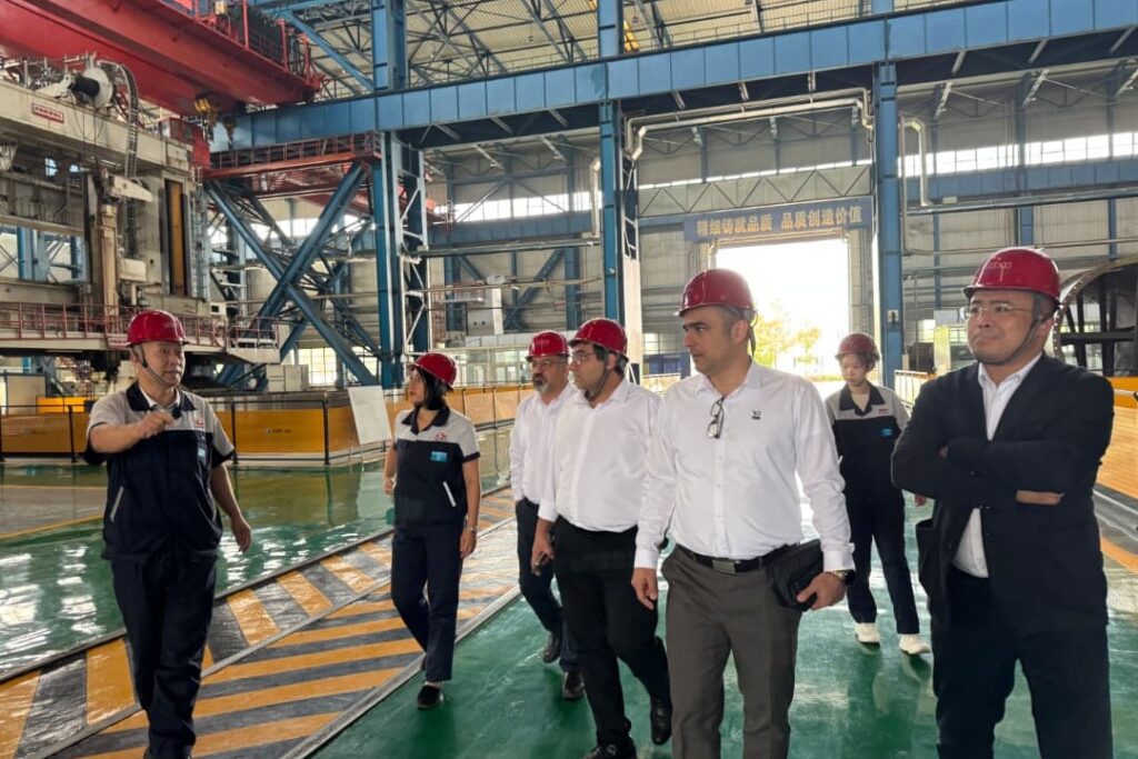 بازدید به همراه کارفرما از خط تولید شرکت NHI گروه فانگدا