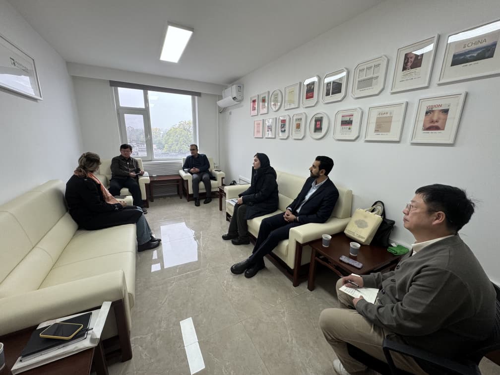 جلسه با انتشارات جوانان در پکن جهت همکاری در چاپ کتاب «۶۰۰ روز آخر جوئن لای»